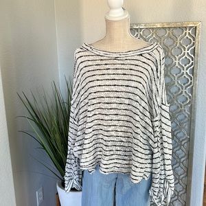 WE THE FREE  3/4 oversized top. XS.  CUTE!!!